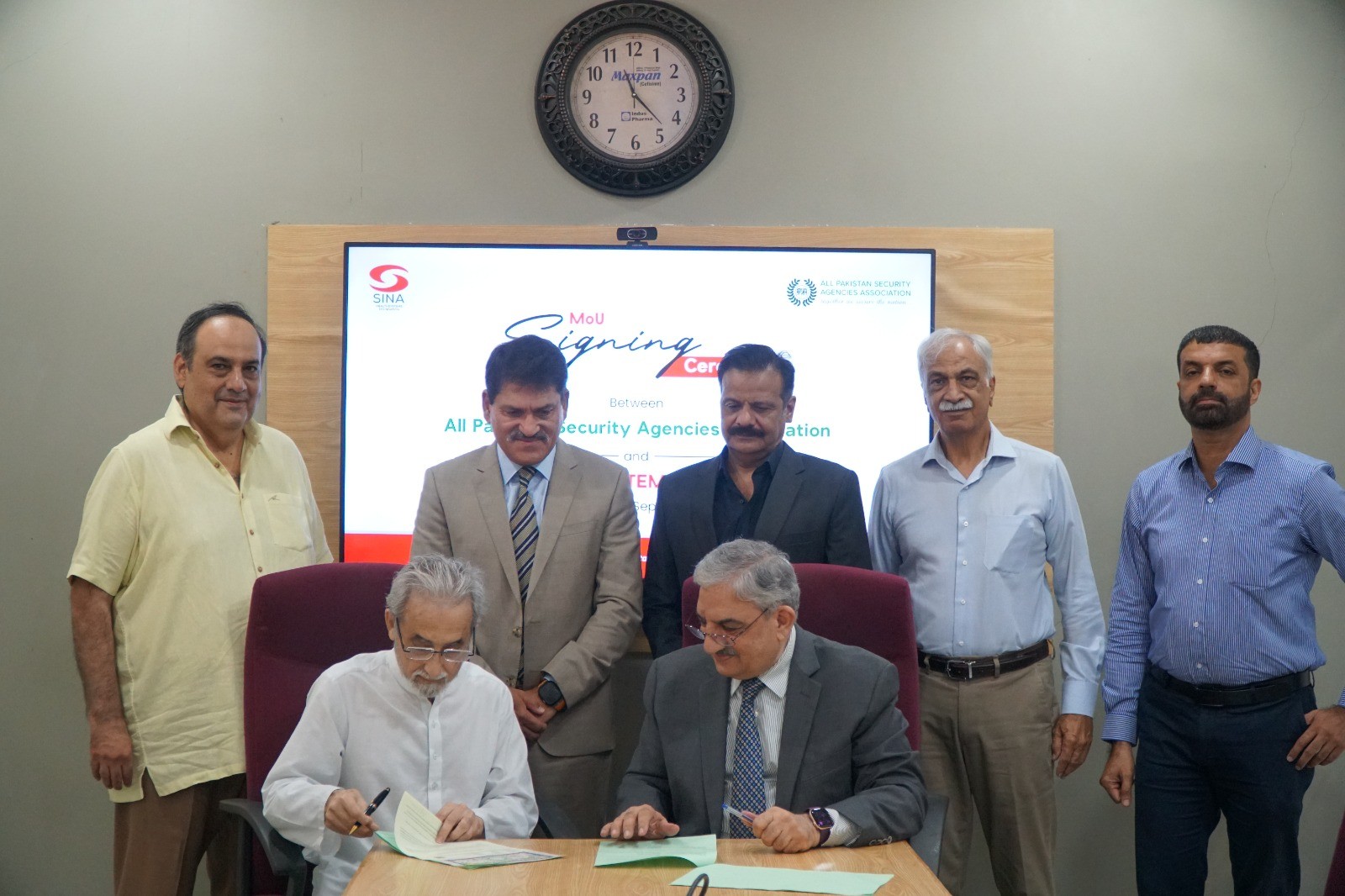 Signing Ceremony between the All Pakistan Security Agencies Association (APSAA) and SINA Health Systems Foundation.